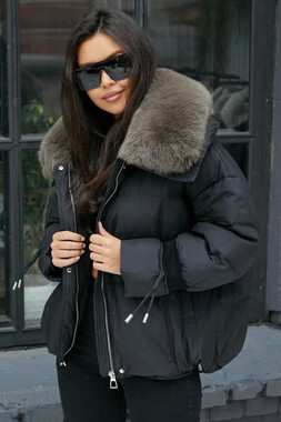Красивый пуховик с мехом песца на воротнике