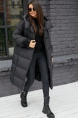 Длинный пуховик с большим капюшоном черный