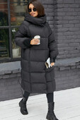 Длинный пуховик с большим капюшоном черный
