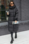 Длинный пуховик с большим капюшоном черный
