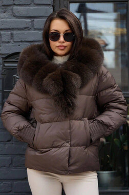 Пуховая зимняя куртка Vivilona укороченная