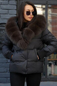 Стеганый пуховик оверсайз с мехом песца